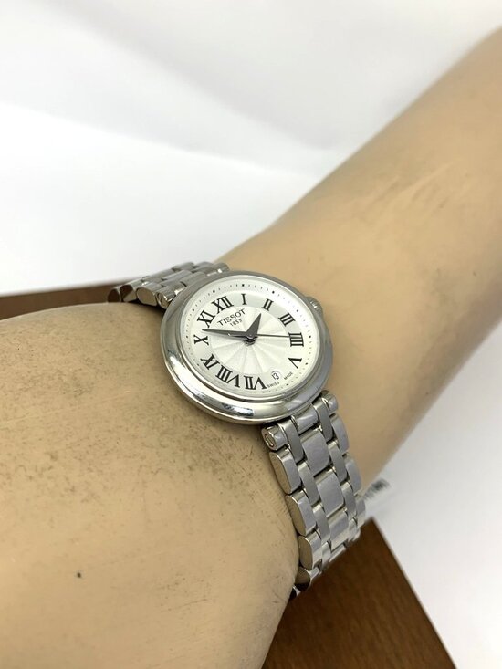Tissot Women\'s Watch Swiss Quartz Roman Silver 26mm T1260101101300 Bellissima main image 12